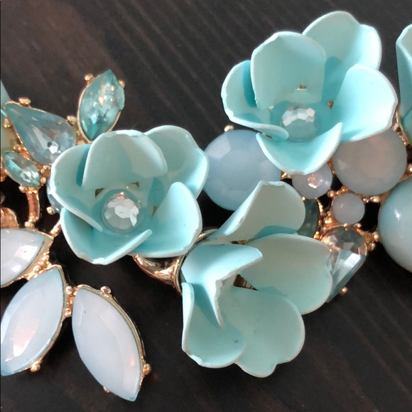 Olivia Wells Flower Treasure Statement Necklace - Picture 2 of 2